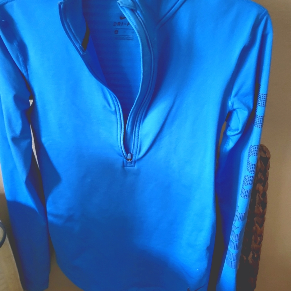 Nike pro fitted pullover